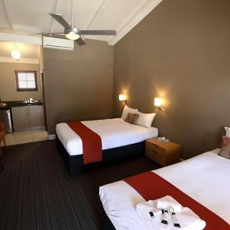 Rose & Crown Hotel Пърт Екстериор снимка
